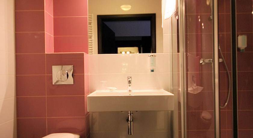 Hotel Grafit Kostomloty Pierwsze Kültér fotó