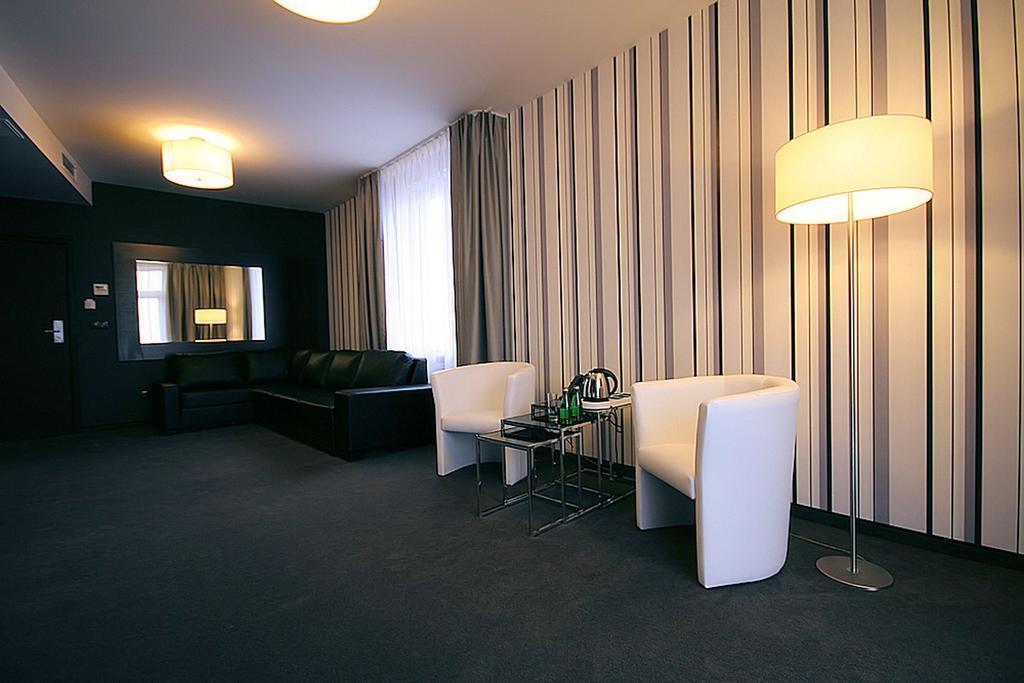 Hotel Grafit Kostomloty Pierwsze Szoba fotó