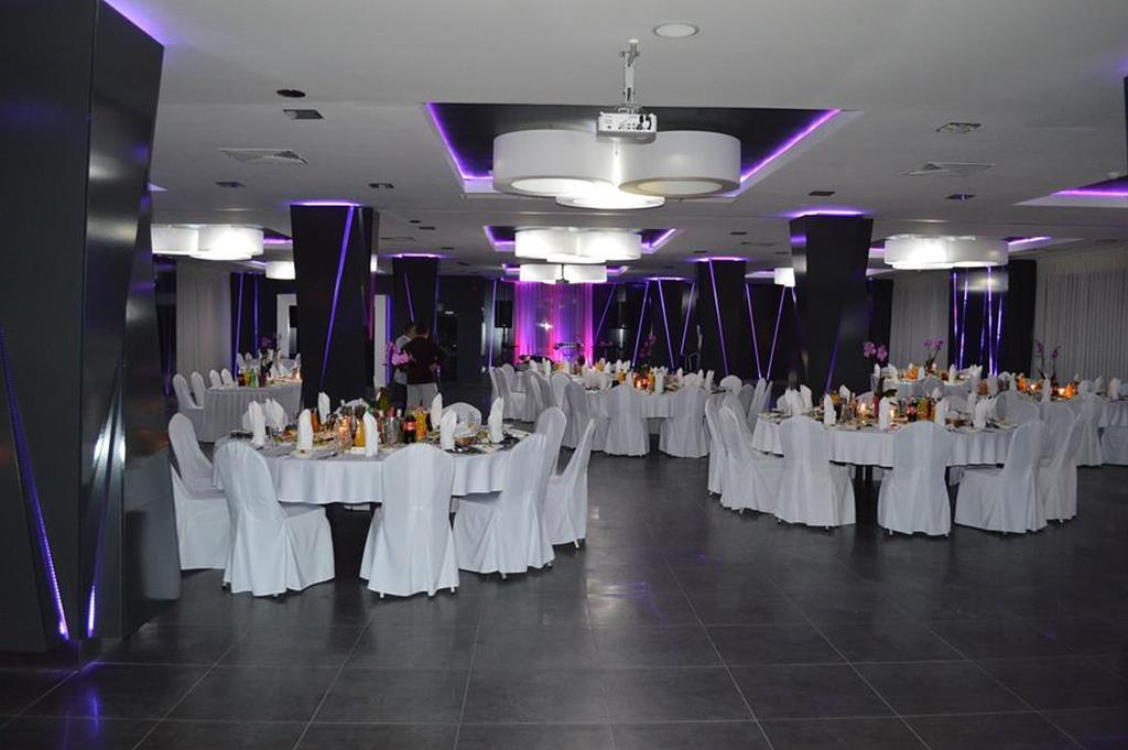 Hotel Grafit Kostomloty Pierwsze Kültér fotó
