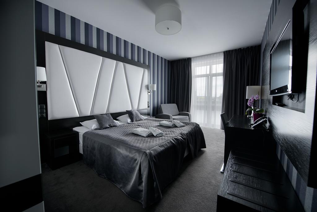 Hotel Grafit Kostomloty Pierwsze Kültér fotó