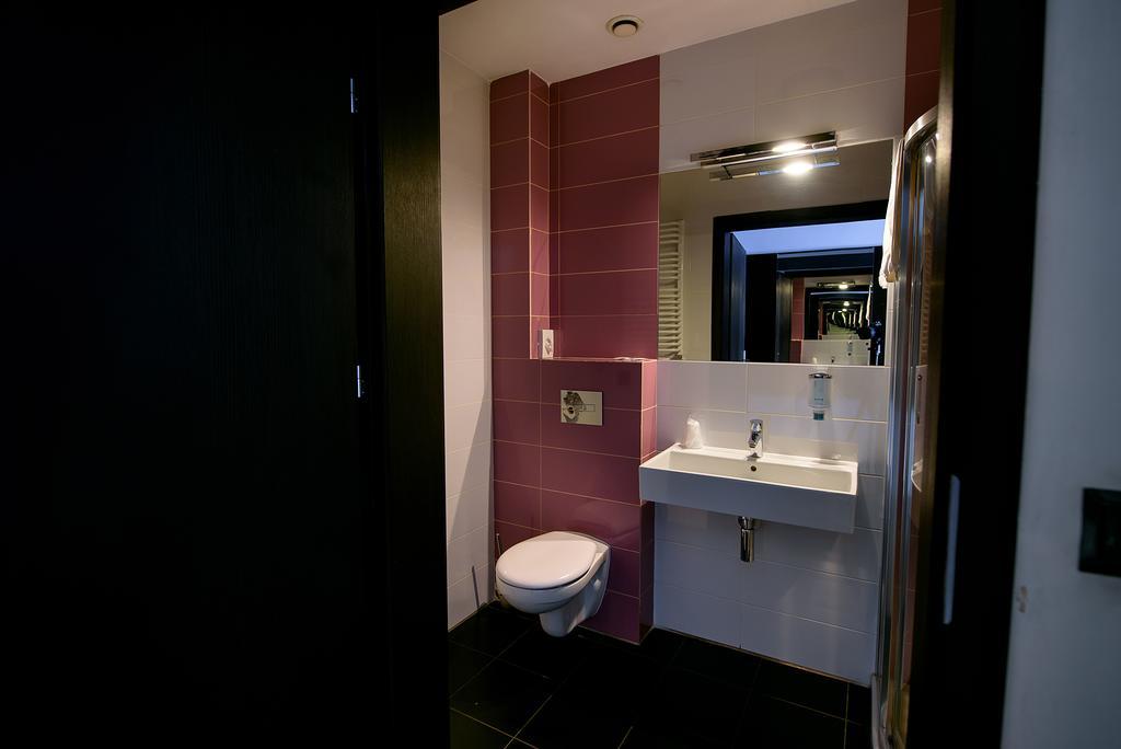 Hotel Grafit Kostomloty Pierwsze Kültér fotó