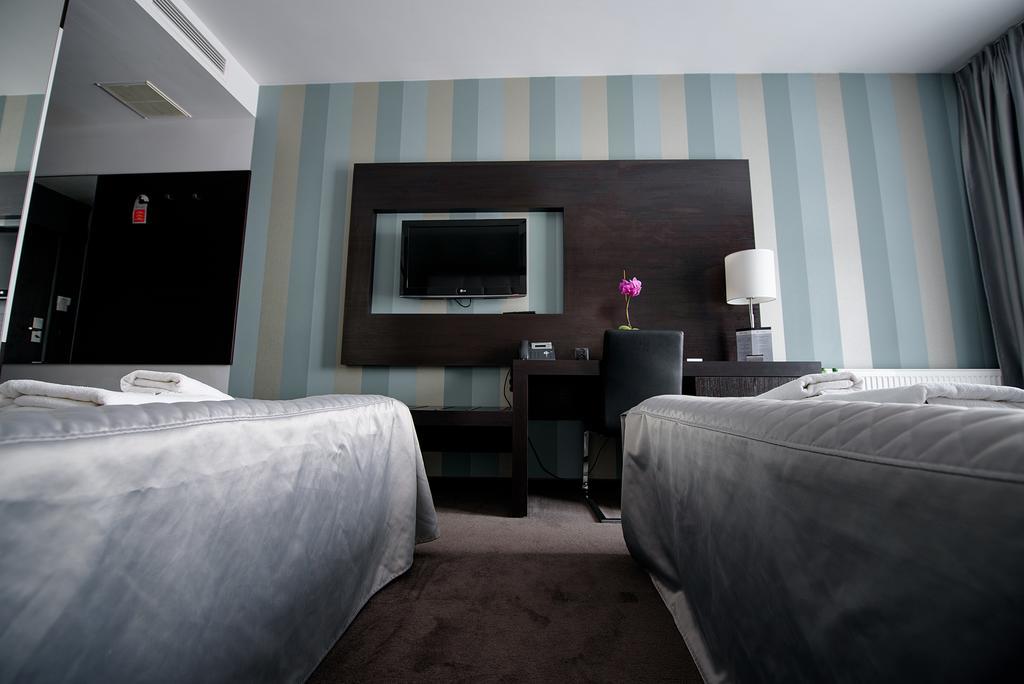 Hotel Grafit Kostomloty Pierwsze Kültér fotó