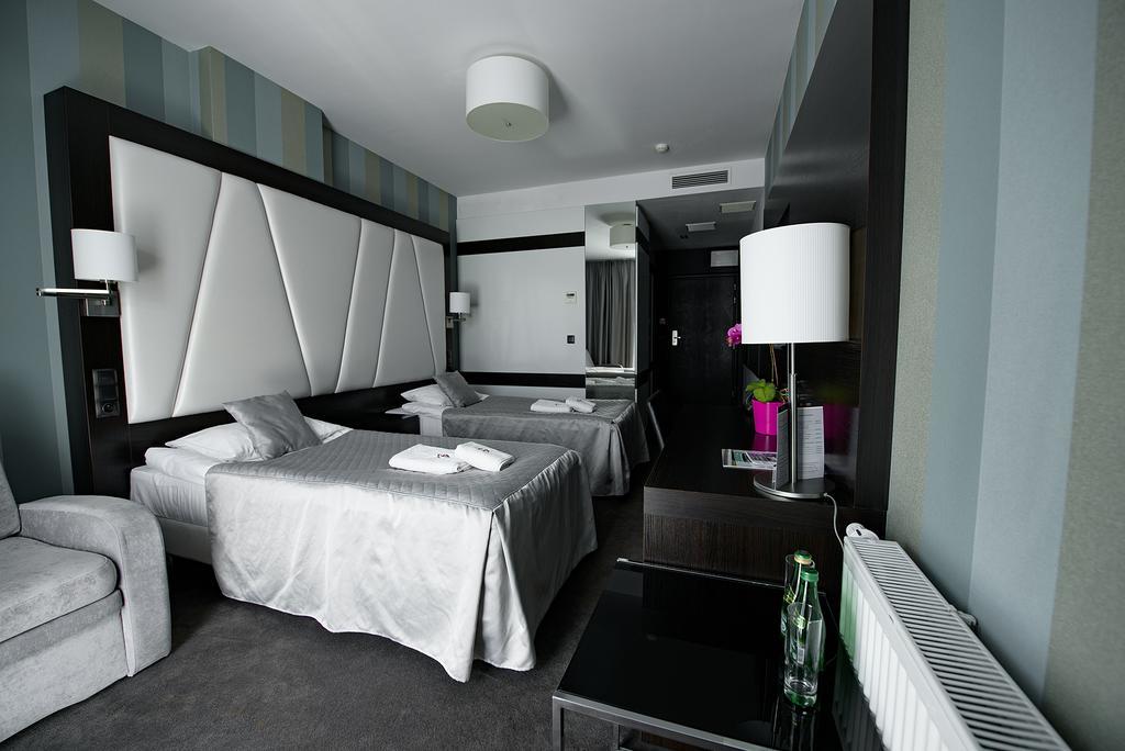 Hotel Grafit Kostomloty Pierwsze Kültér fotó