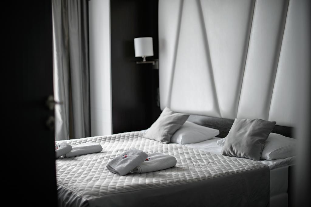 Hotel Grafit Kostomloty Pierwsze Kültér fotó