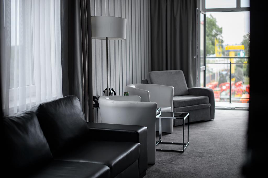 Hotel Grafit Kostomloty Pierwsze Kültér fotó