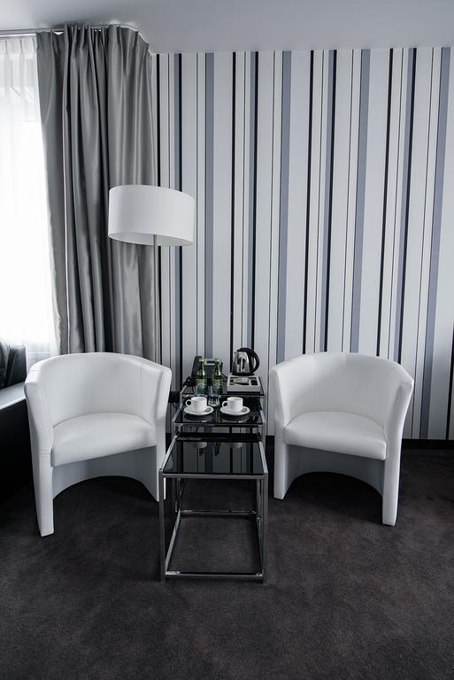 Hotel Grafit Kostomloty Pierwsze Kültér fotó