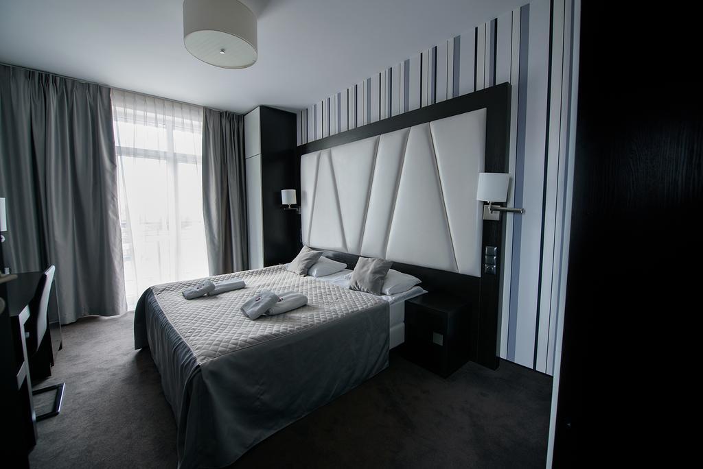 Hotel Grafit Kostomloty Pierwsze Kültér fotó