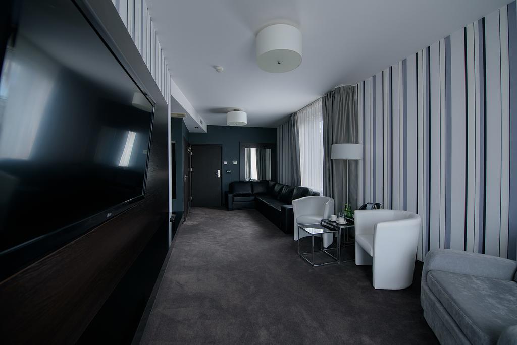 Hotel Grafit Kostomloty Pierwsze Kültér fotó