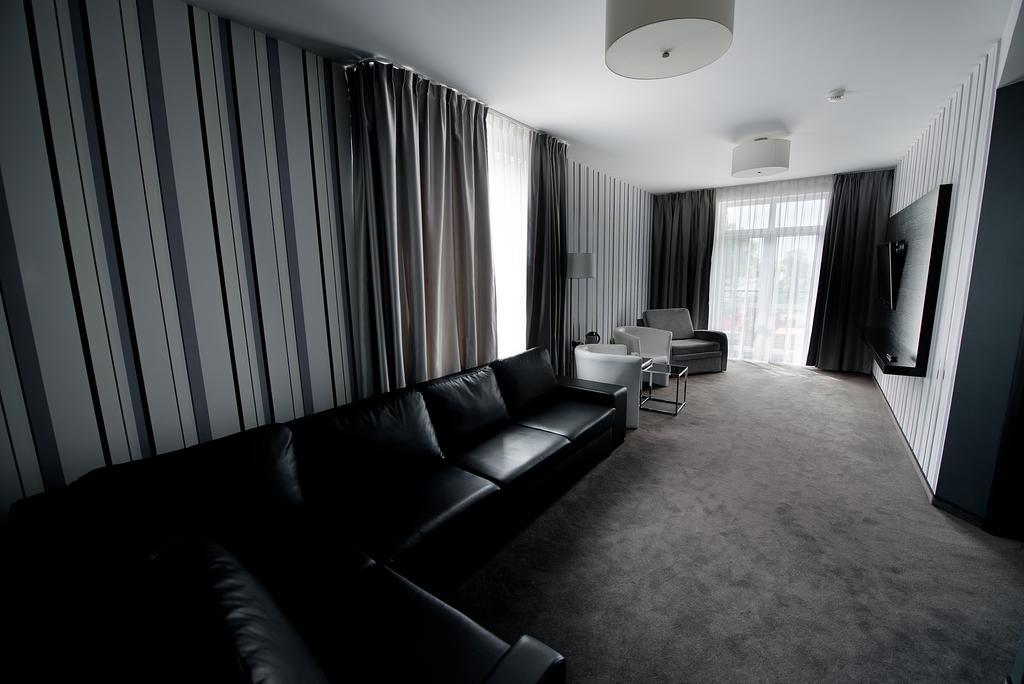 Hotel Grafit Kostomloty Pierwsze Kültér fotó